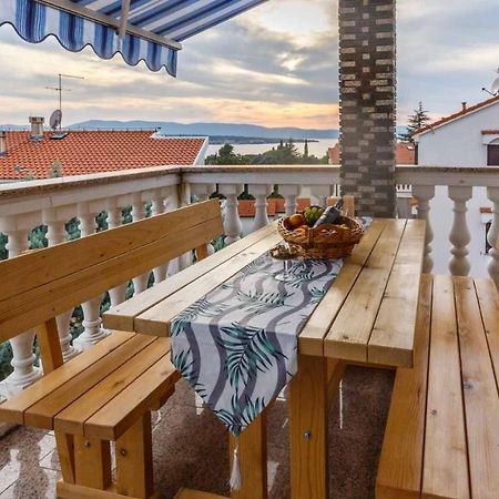 Apartman Mauro Малинска Екстериор снимка