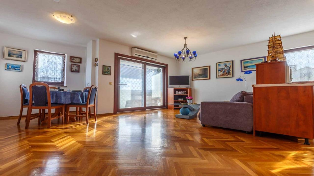 Apartman Mauro Малинска Екстериор снимка