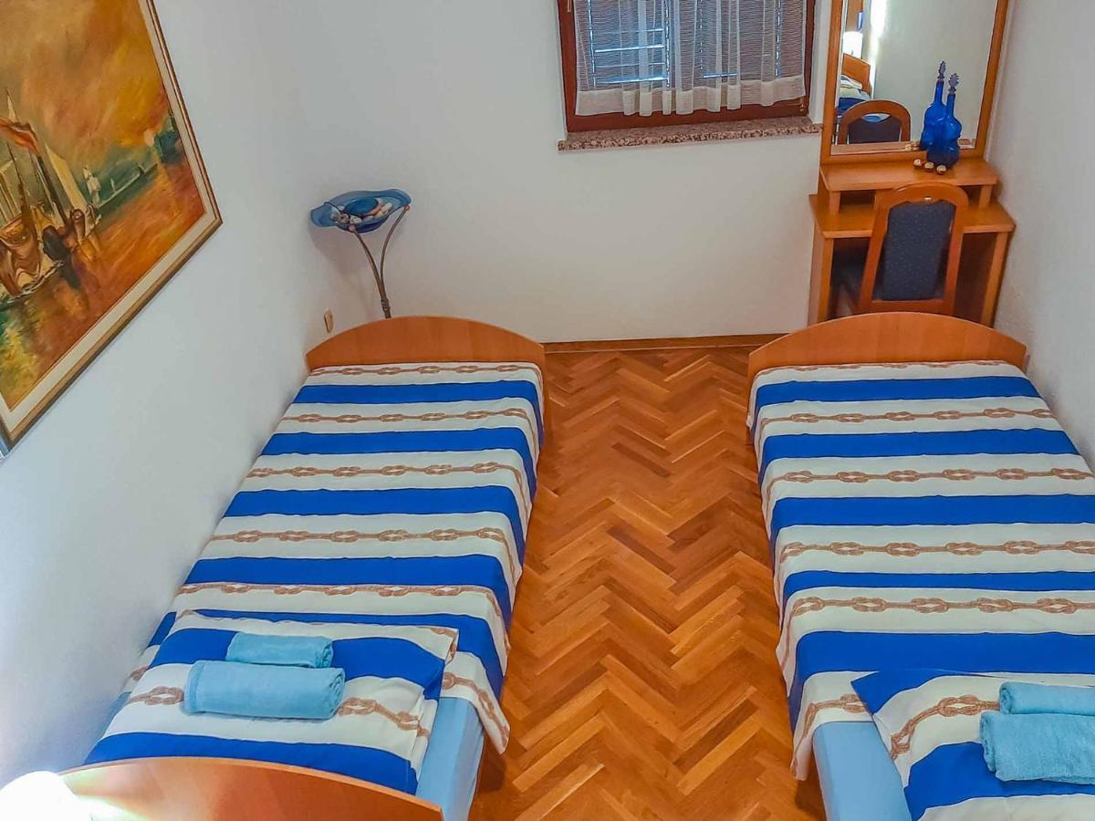 Apartman Mauro Малинска Екстериор снимка