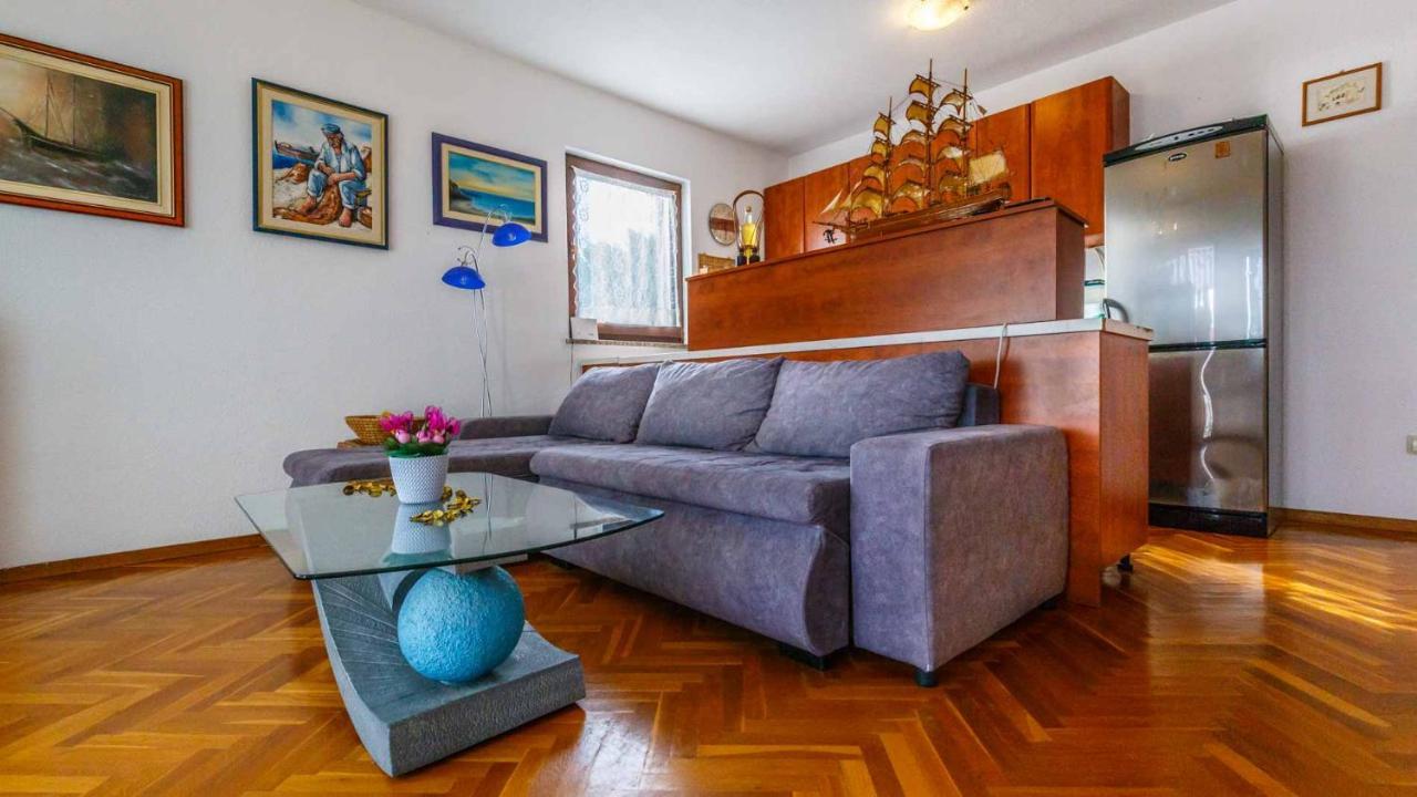 Apartman Mauro Малинска Екстериор снимка