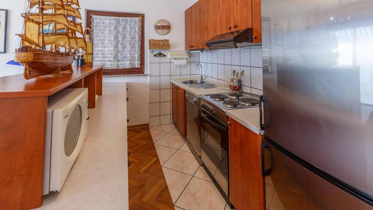 Apartman Mauro Малинска Екстериор снимка