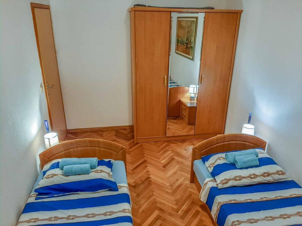 Apartman Mauro Малинска Екстериор снимка
