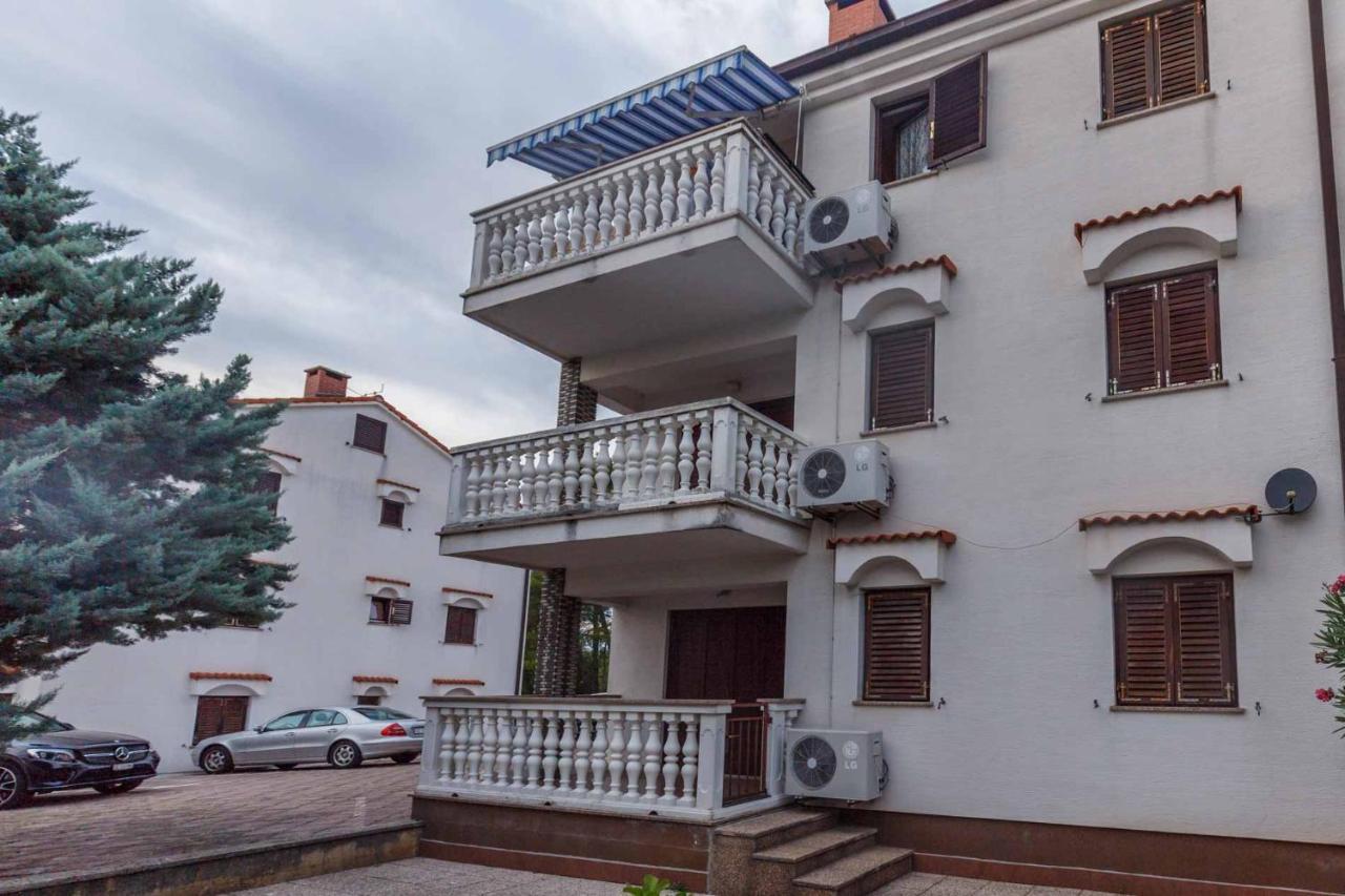 Apartman Mauro Малинска Екстериор снимка