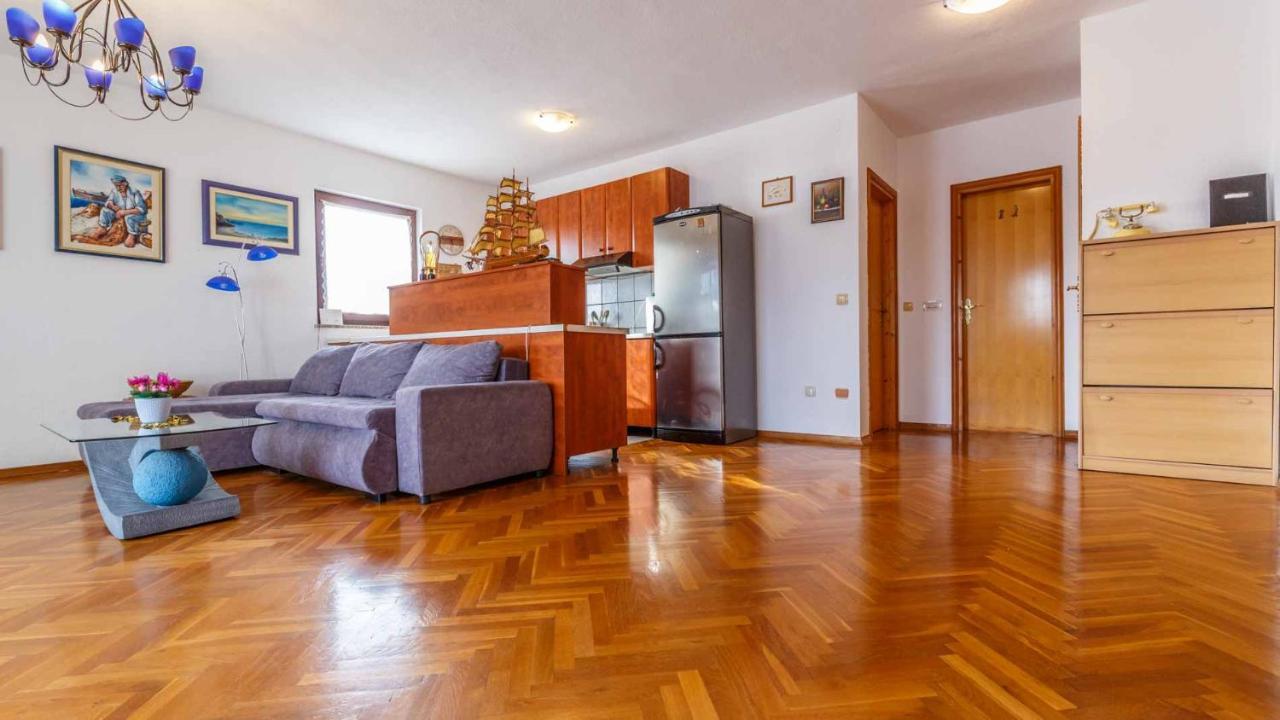 Apartman Mauro Малинска Екстериор снимка